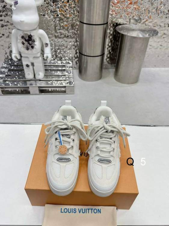 Picture of Louis Vuitton Shoes _SKULVsz35-46BY014312885